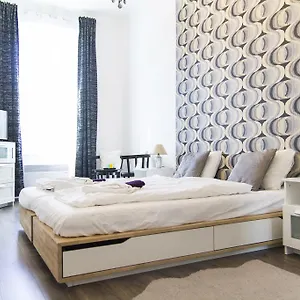 Bright 2br&ac At Astoria Appartement